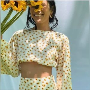WEWOREWHAT Billow Sleeve Daisy Top Size Small NWT